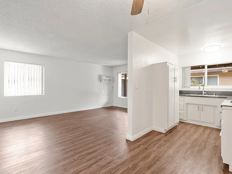 Winston Villa Apartments — Photo 2