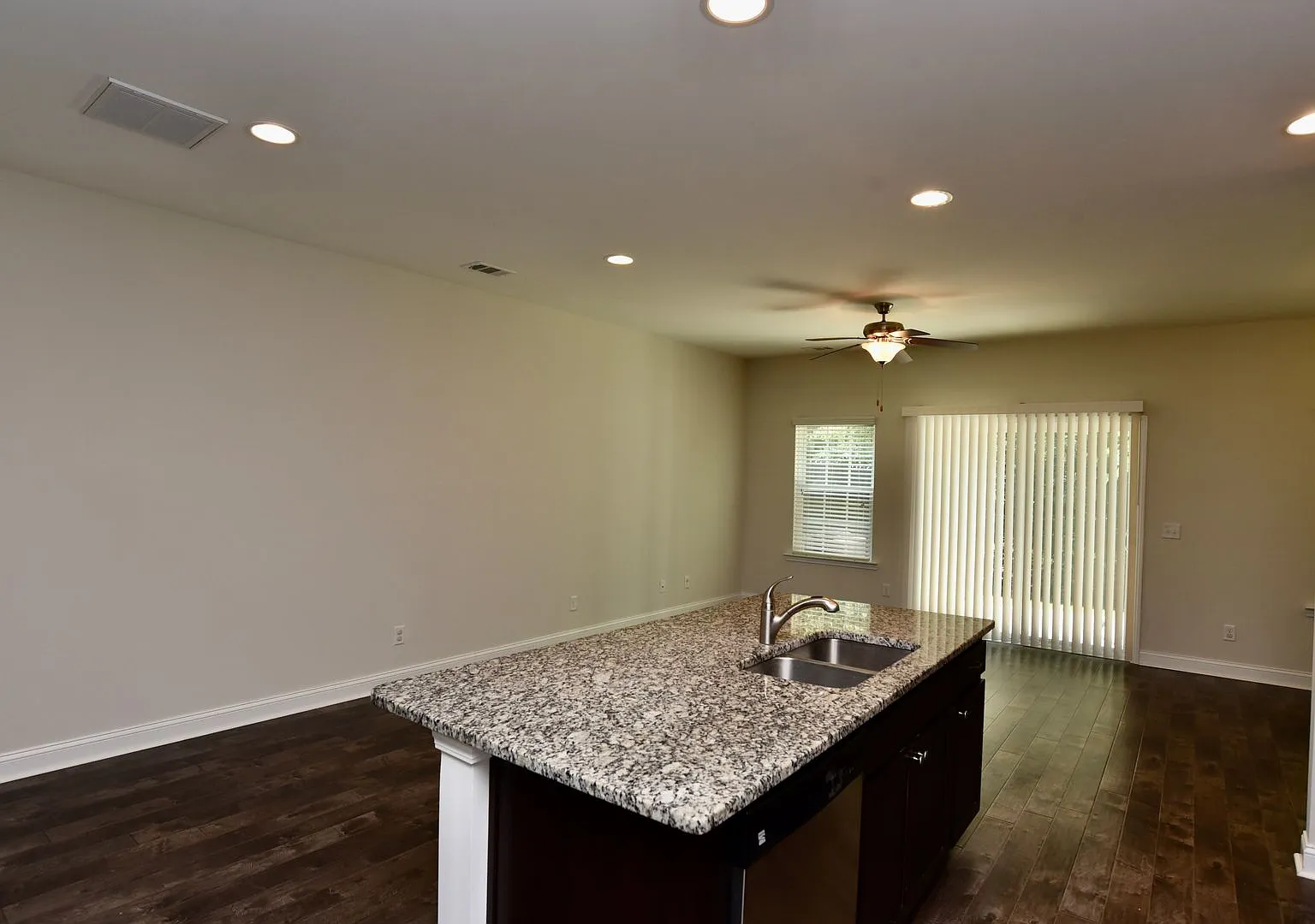 3 Bed/2.5 Bath Townhome in Richmond Hill — Photo 2