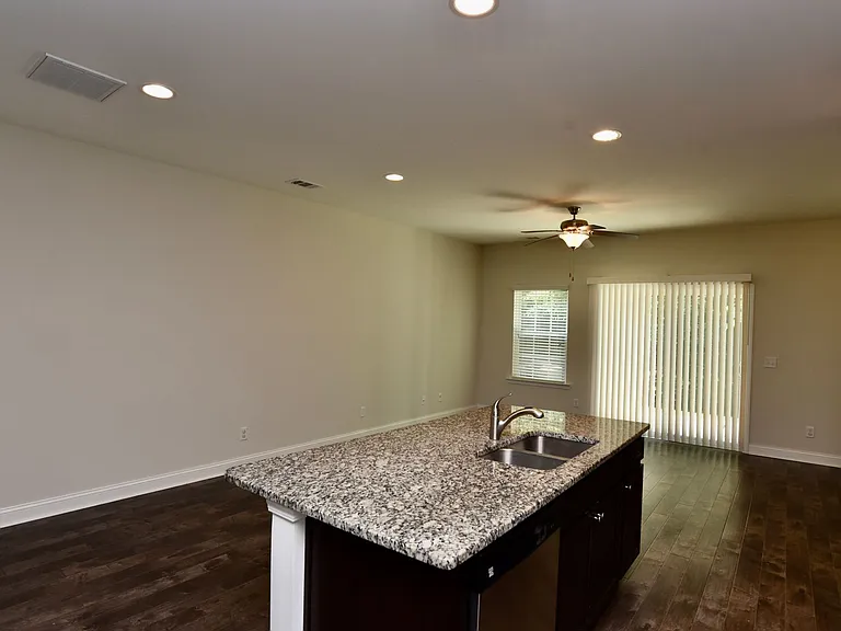 411 Ferguson Ln — Photo 2