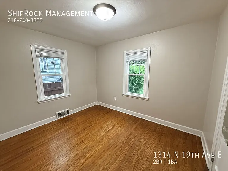 1314 N 19th Ave E — Photo 6