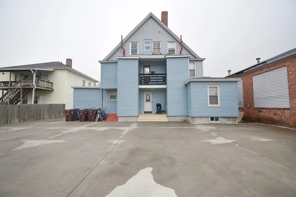 2 bed, 1.0 bath, 600 sqft, $1,400 — Photo 2