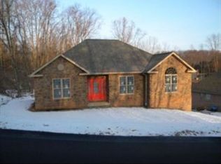 2210 Robbins Station Rd, North Huntingdon, PA 15642
