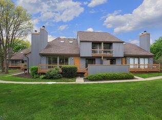 128 Tulip Ln, Basking Ridge, NJ 07920