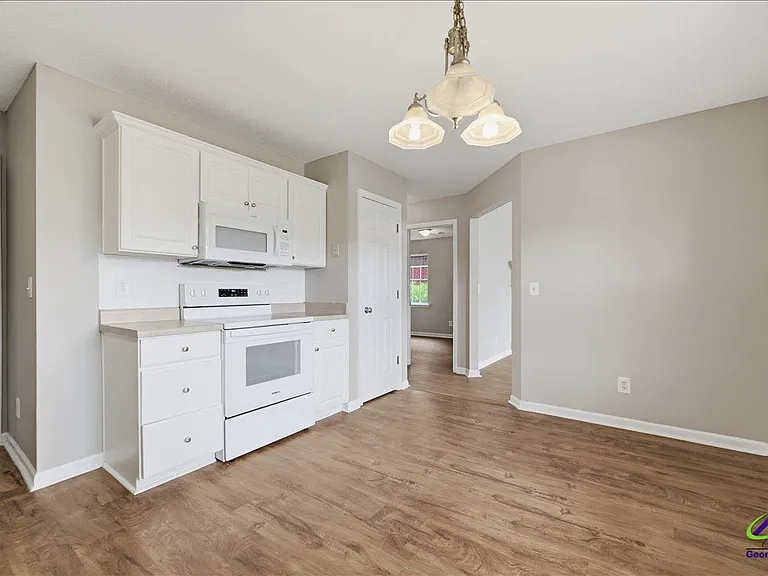 305 Links View Dr — Photo 7