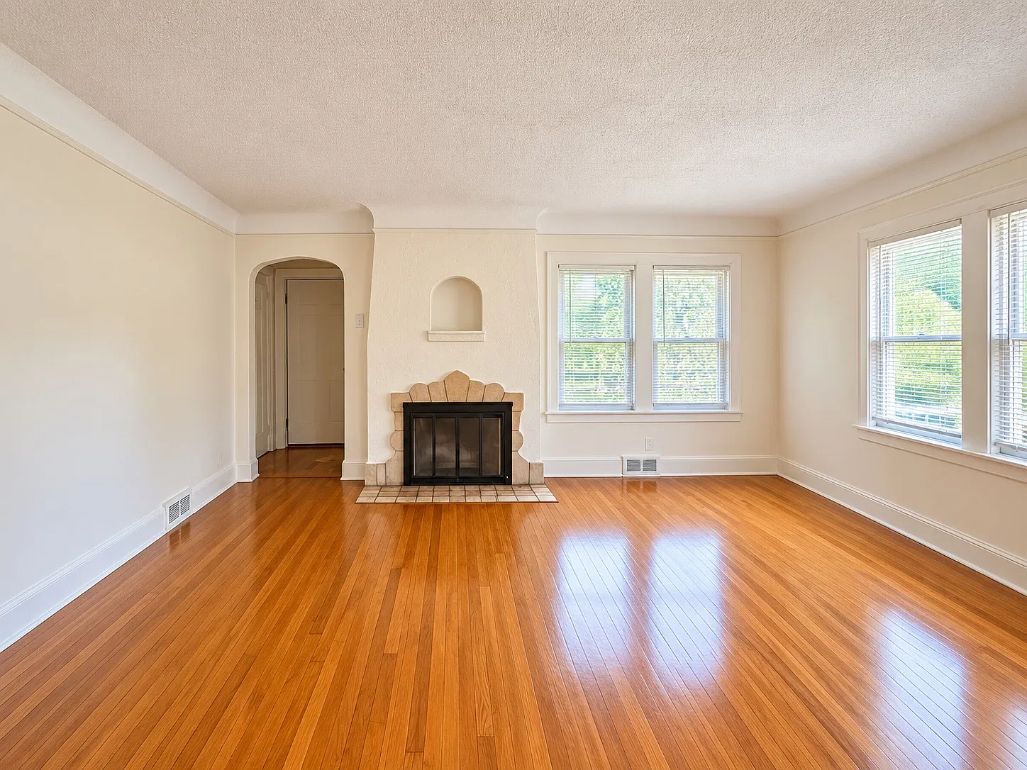 3 bed, 1500 sqft, $2,300 — Photo 3