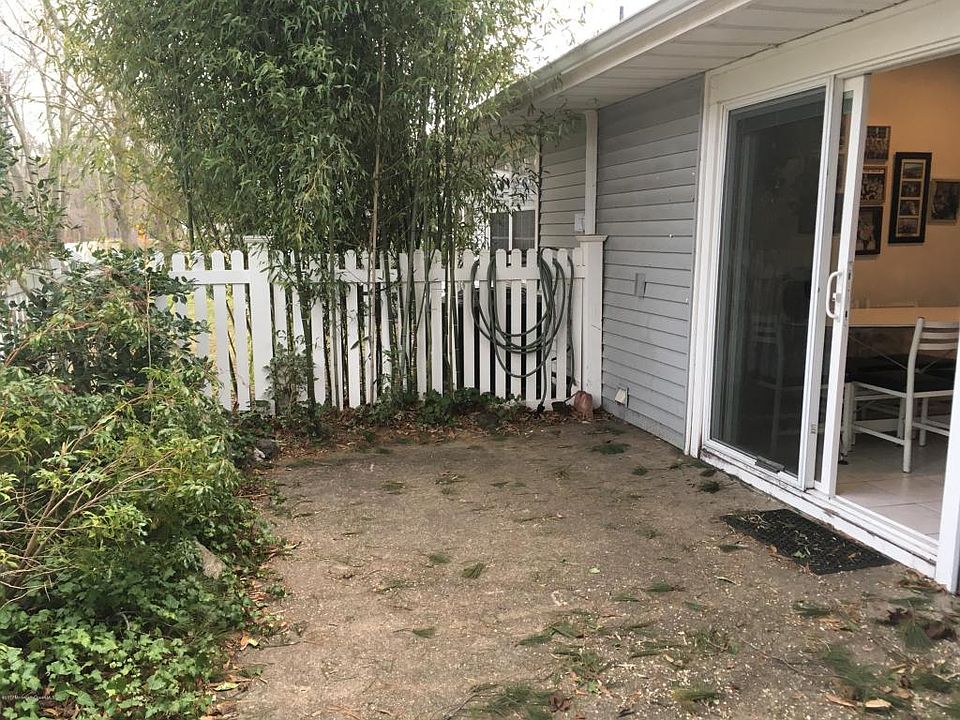 1st image of 171A Boxwood Dr