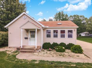 205 N 8th St, Fairbury, IL 61739