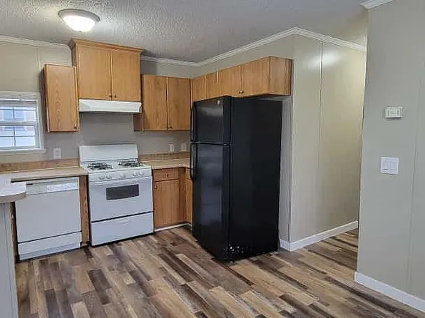 1260 NE Us Highway 69 Trailer 176, Liberty, MO 64068