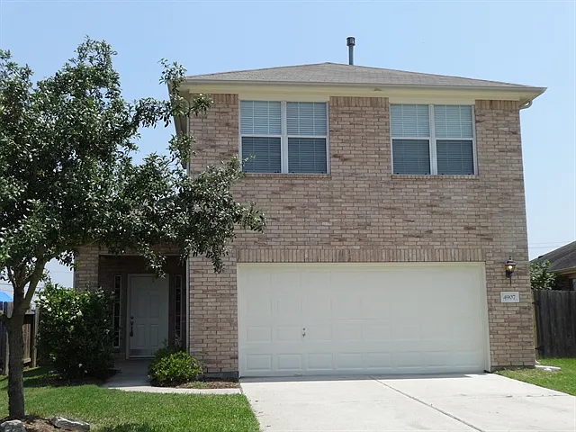 3 bed, 2.5 bath, 1678 sqft, $2,130 — Photo 1