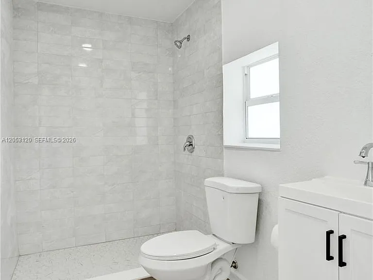 2120-2122 Thomas St #2122 — Photo 12