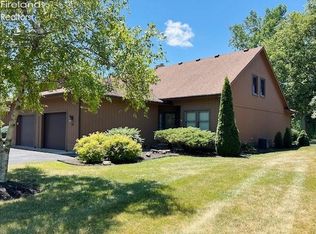 156 N Harbors End Dr, Port Clinton, OH 43452