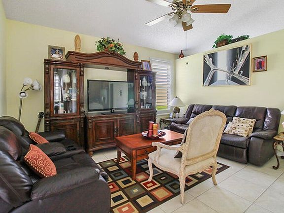 4th image of 9567 Lago Dr