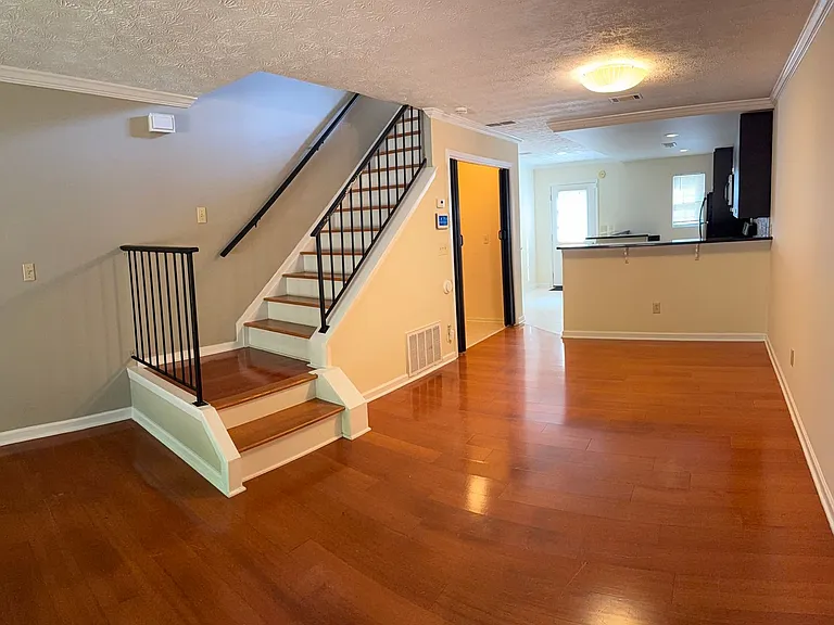 6741 Trafalger Sq — Photo 11