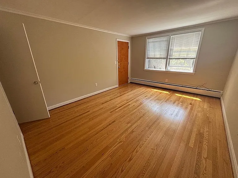 194 Woodrow St #B — Photo 1