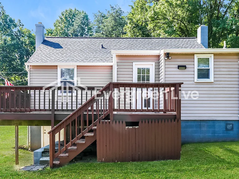 10024 Dolfield Rd — Photo 15