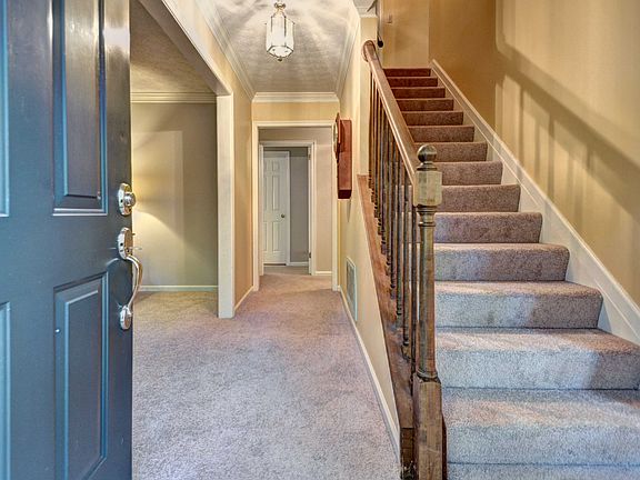 2nd image of 5 Clarendon Ct