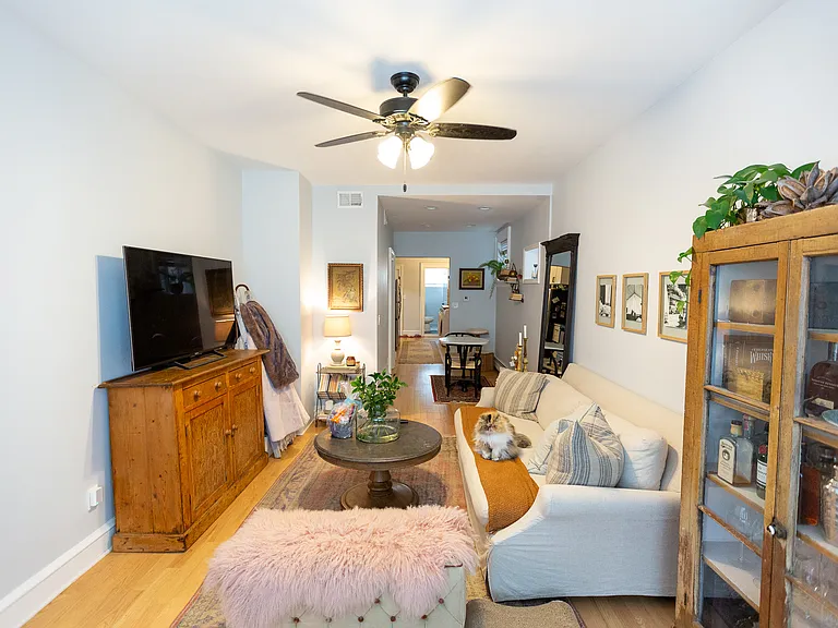 2043 W Moffat St #G — Photo 10
