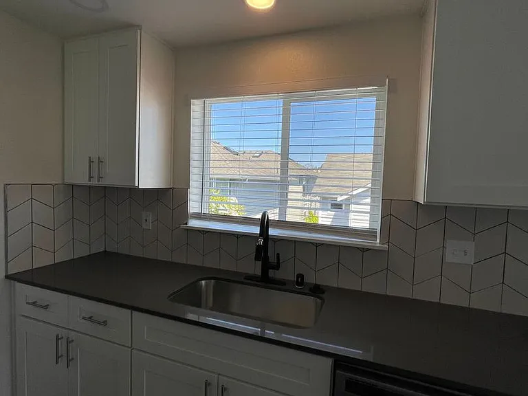 Arie Apartments — Photo 11
