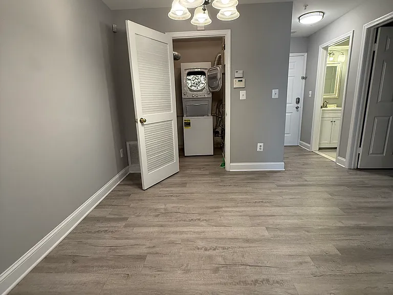 518 Waterford Dr — Photo 2