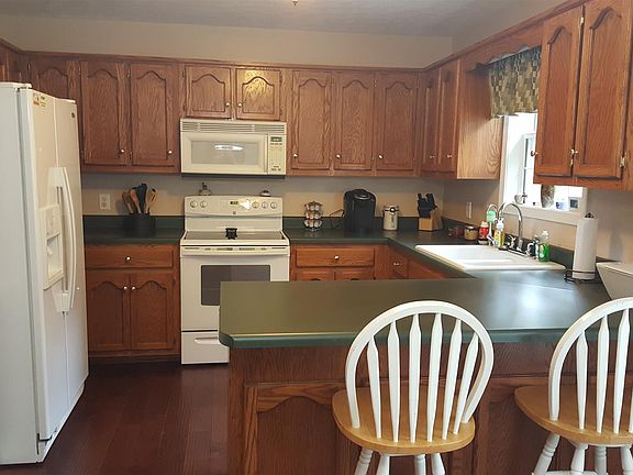5th image of 224 Holly Ln