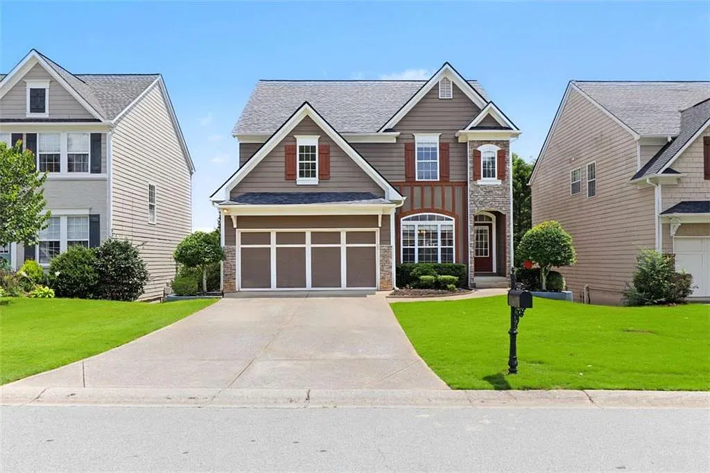 5 bed, 4.0 bath, 2027 sqft, $2,500 — Photo 1
