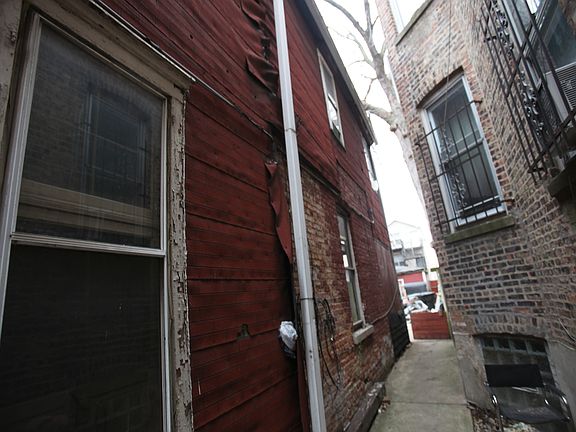 3rd image of 1349 S Karlov Ave