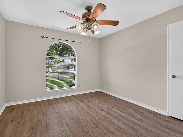 2305 Shady Creek Dr — Photo 7
