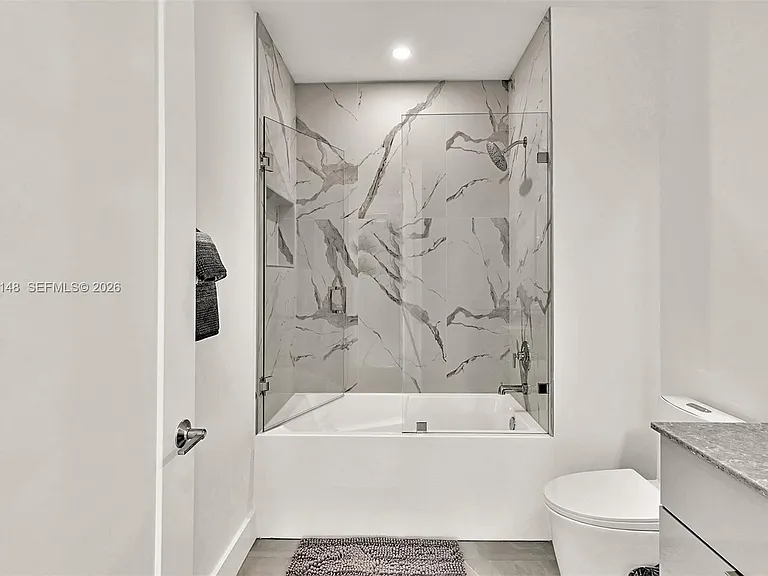 2100 Miami Rd #204 — Photo 22