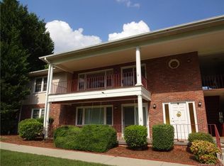 410 Golf View Condo Ln, Hendersonville, NC 28739