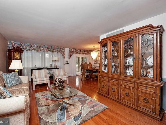 4th image of 330 Bonnie Meadow Cir
