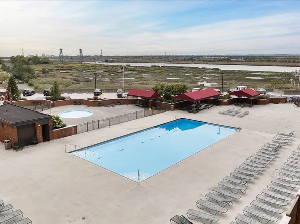 1705 Harmon Cove Tower image 34 of 49