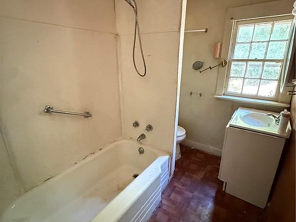 3rd image of 1328 Bolton St