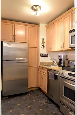 Sold by R New York | media 6