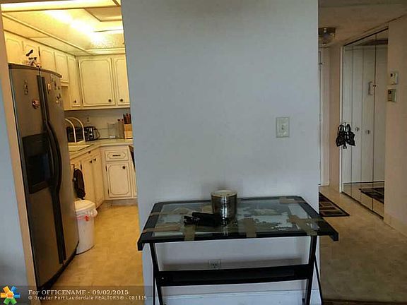 5th image of 2741 Taft St APT 402