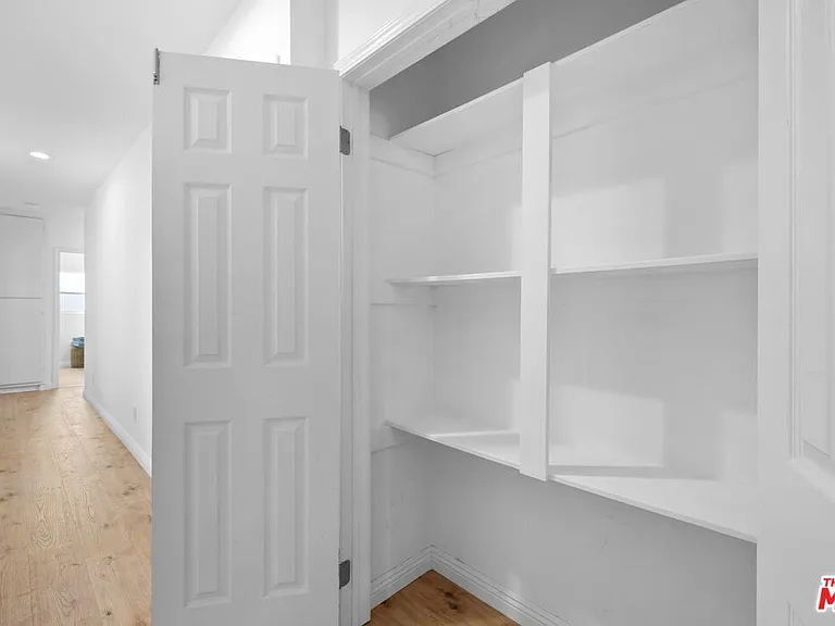 2400 W 74th St — Photo 32