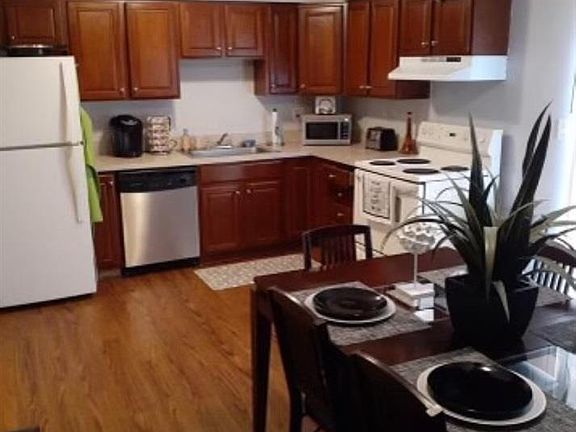 4th image of 25740 Cambridge Ct