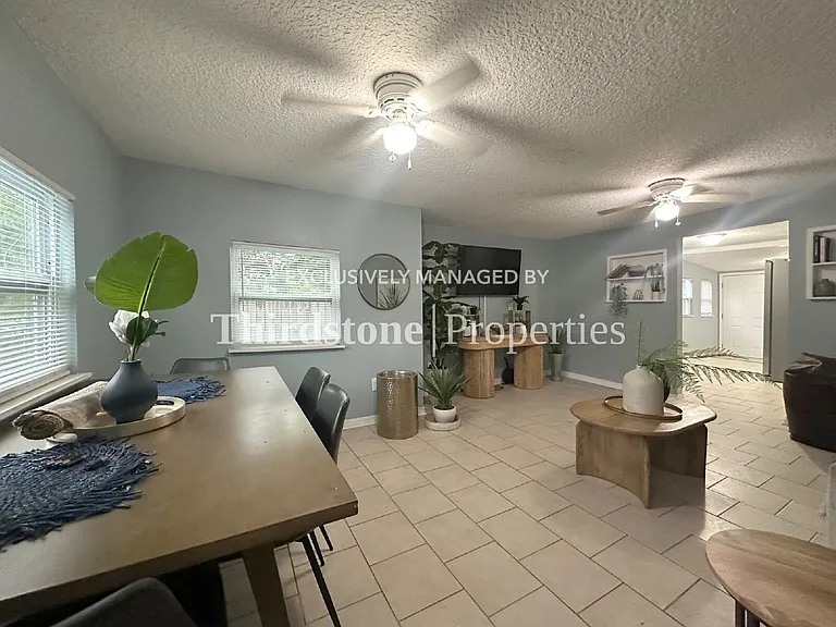 1228 Neva St — Photo 2