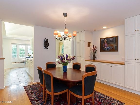 4th image of 3244 Summit Ave