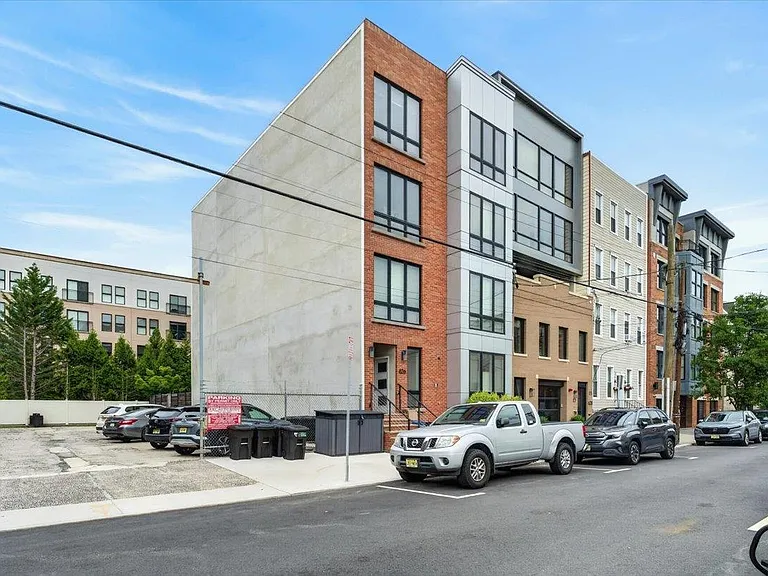 626 Grand St #1 — Photo 16