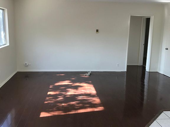 3rd image of 7617 De Longpre Ave APT 4
