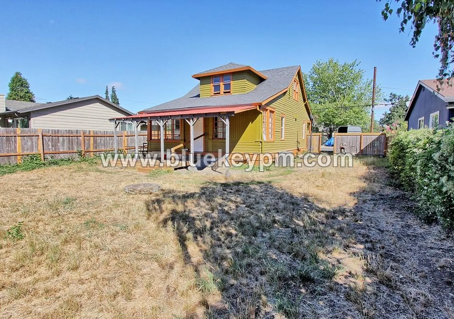 3 Bed, 2 Bath Craftsman Home in Errol Heights — Photo 3