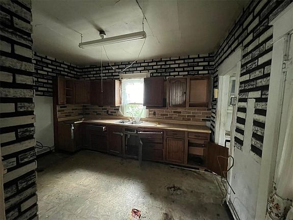 3rd image of 3019 Askew Ave