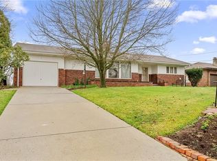 255 Oakridge Dr, Lower Burrell, PA 15068