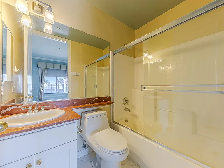 748 Locust St — Photo 12
