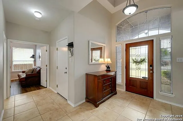 4 bed, 3.0 bath, 2744 sqft, $2,500 — Photo 2