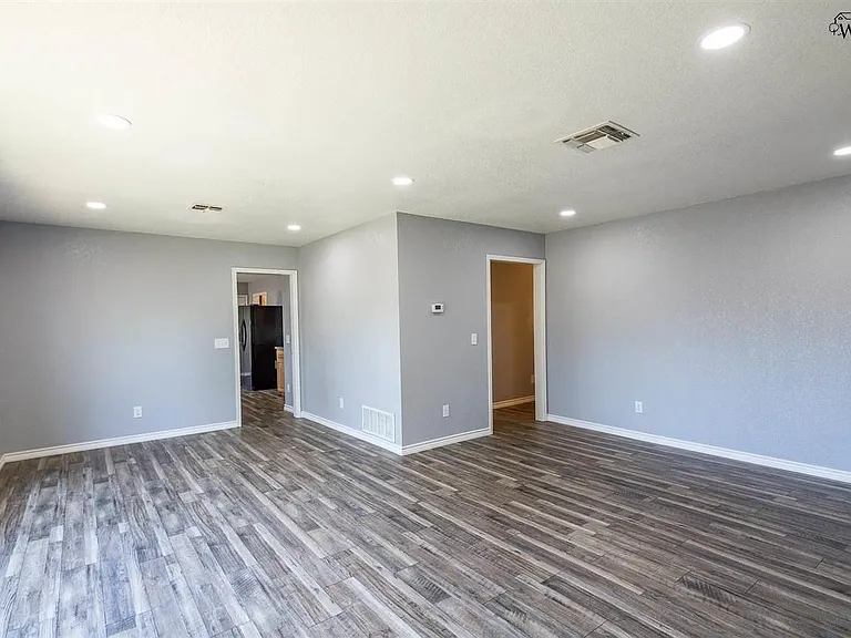 3035 Abbott Ave — Photo 9