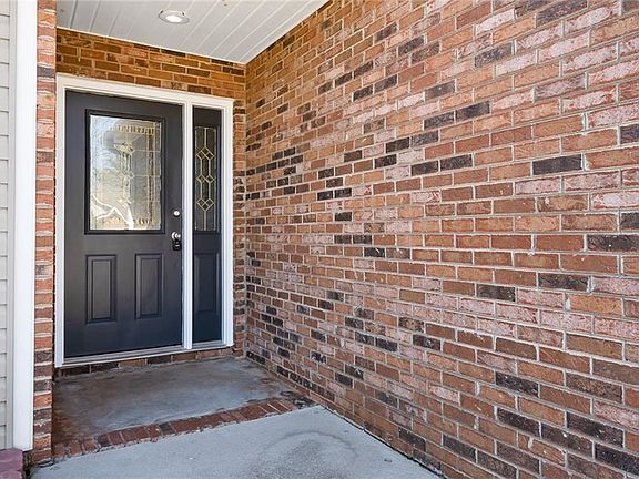4th image of 326 Worthington Cir