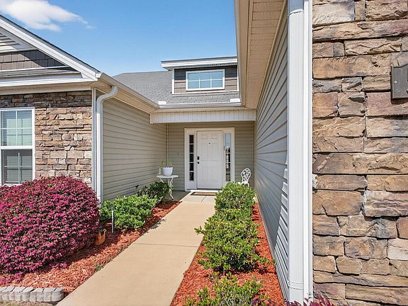 4th image of 593 Raleigh Dr