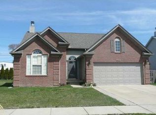 18249 Blue Island Ct, Roseville, MI 48066