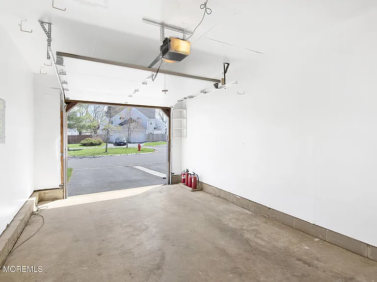 6 Stowe Ct — Photo 28